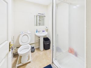 Flat 2- click for photo gallery